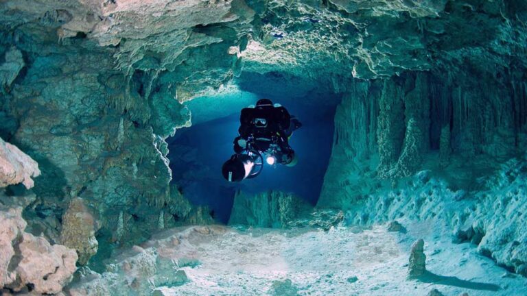 Div DPV in Gozo Technical Cave Diver